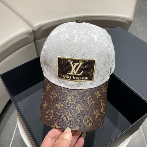 AUTHENTIC  Louis Vuitton  Hats main image 4